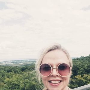 Meet your Posher, Bee